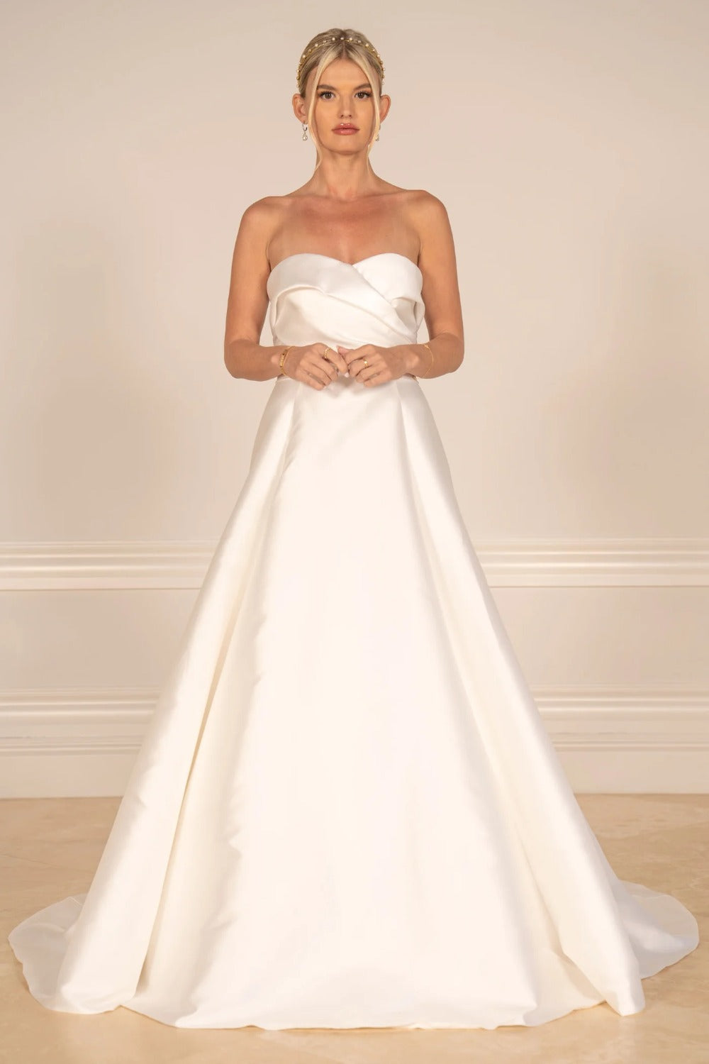The Modern Mother's Guide to Wedding Day Elegance