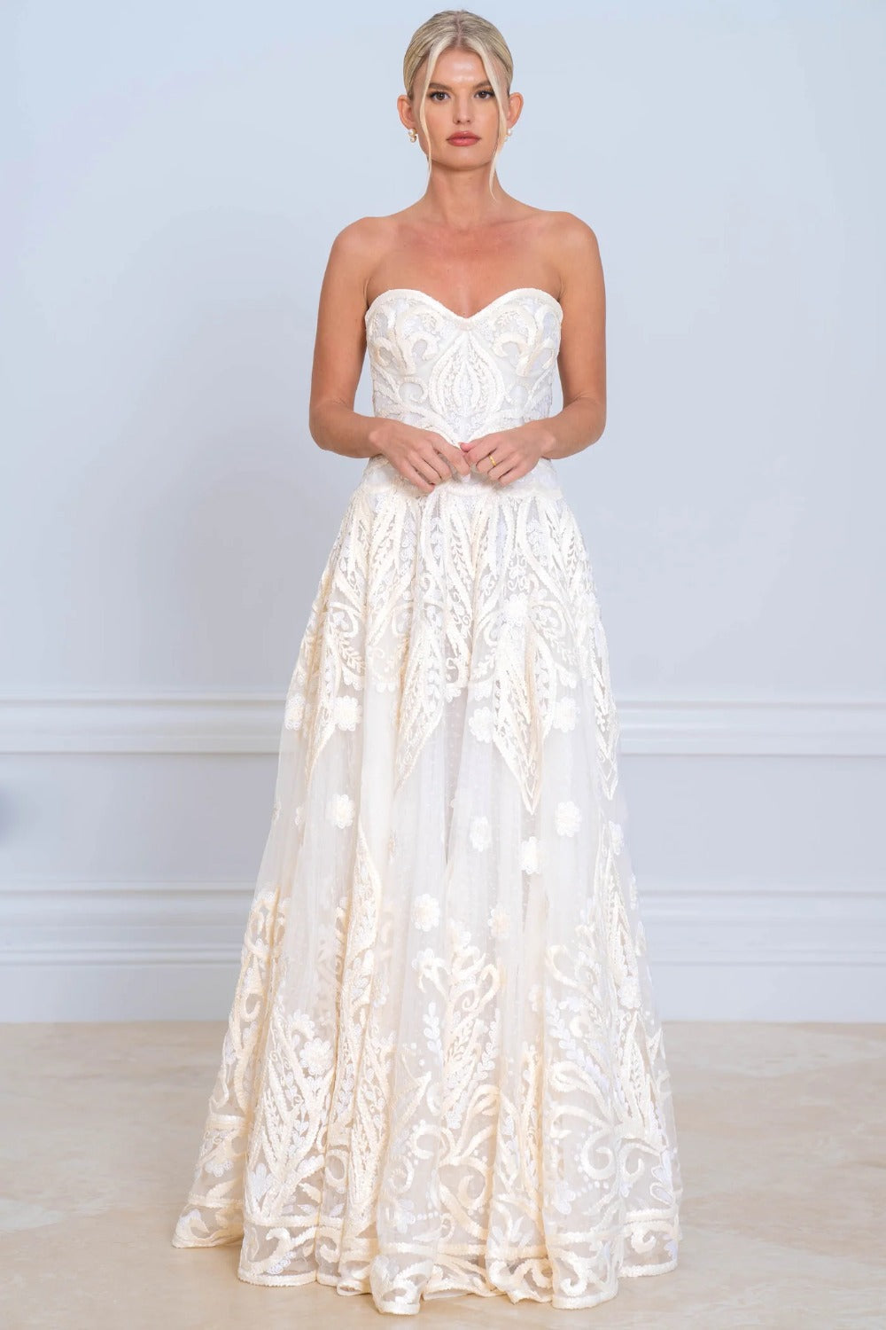 long elegant dresses Formal Dress with Short Puff Sleeves MTV VMAs: ‘Fired up’ Style:EE0164ABK garment_Costume