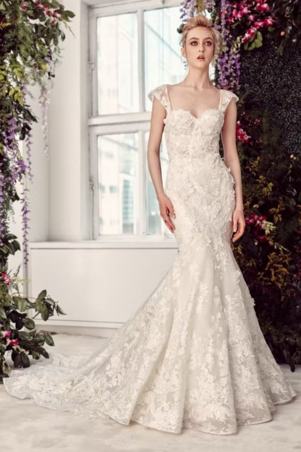 Necklines That Flatter: The Plus Size Bride's Guide to Halter, Short Sleeve & Sparkle Gowns
