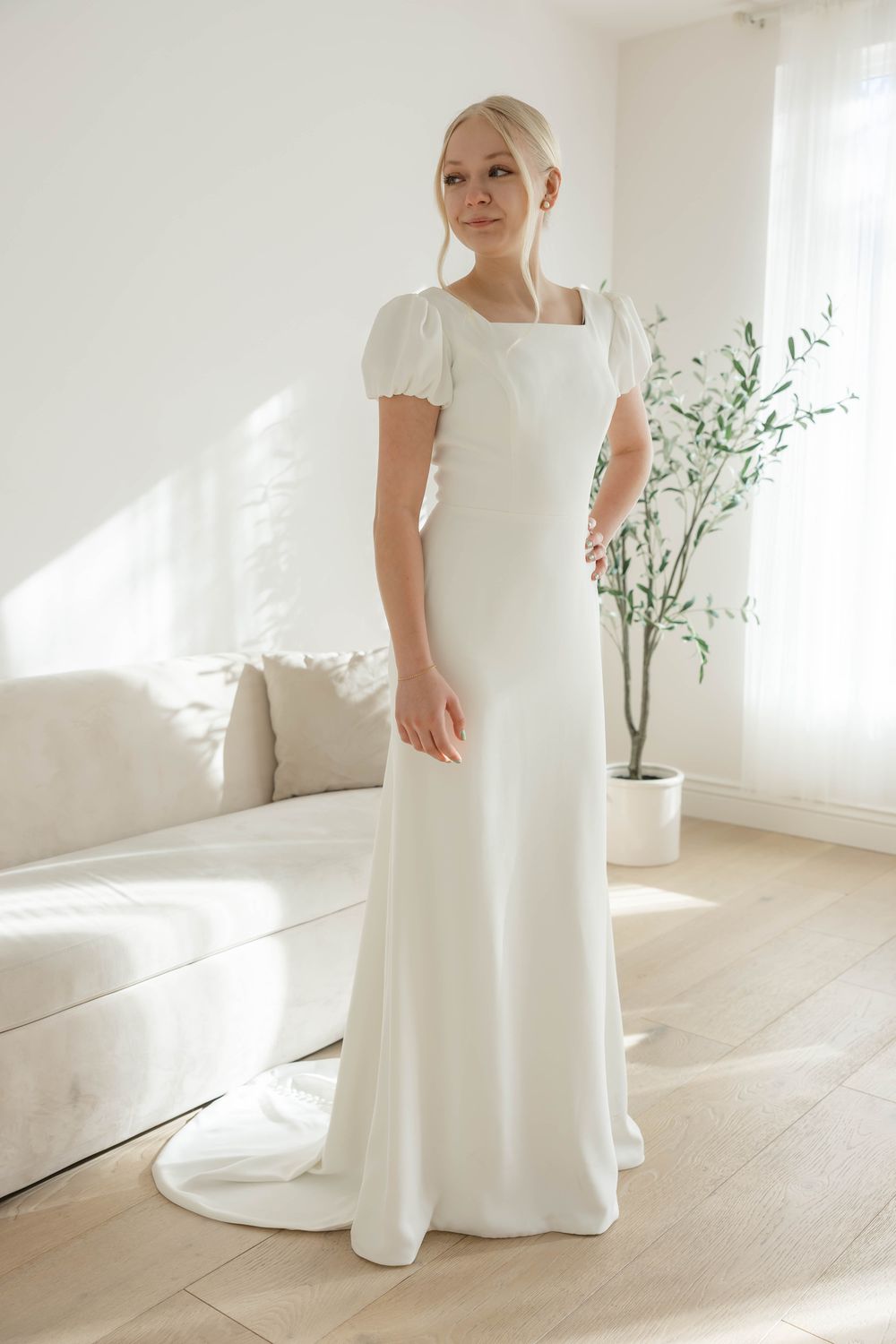 The Art of Understated Elegance: Allyse's Bridal Sheath Collection