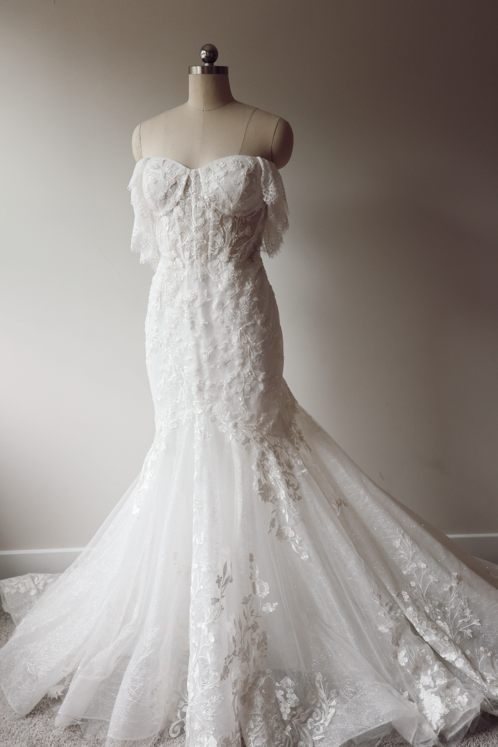 The Sculptural Poetry of Keo Bridal Mermaid Gowns