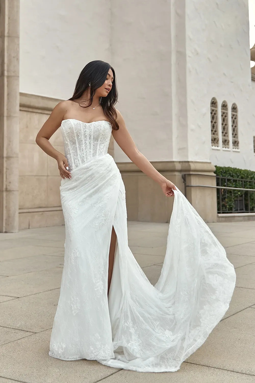 The Art of Asymmetry: Wedding Dresses That Redefine Bridal Balance