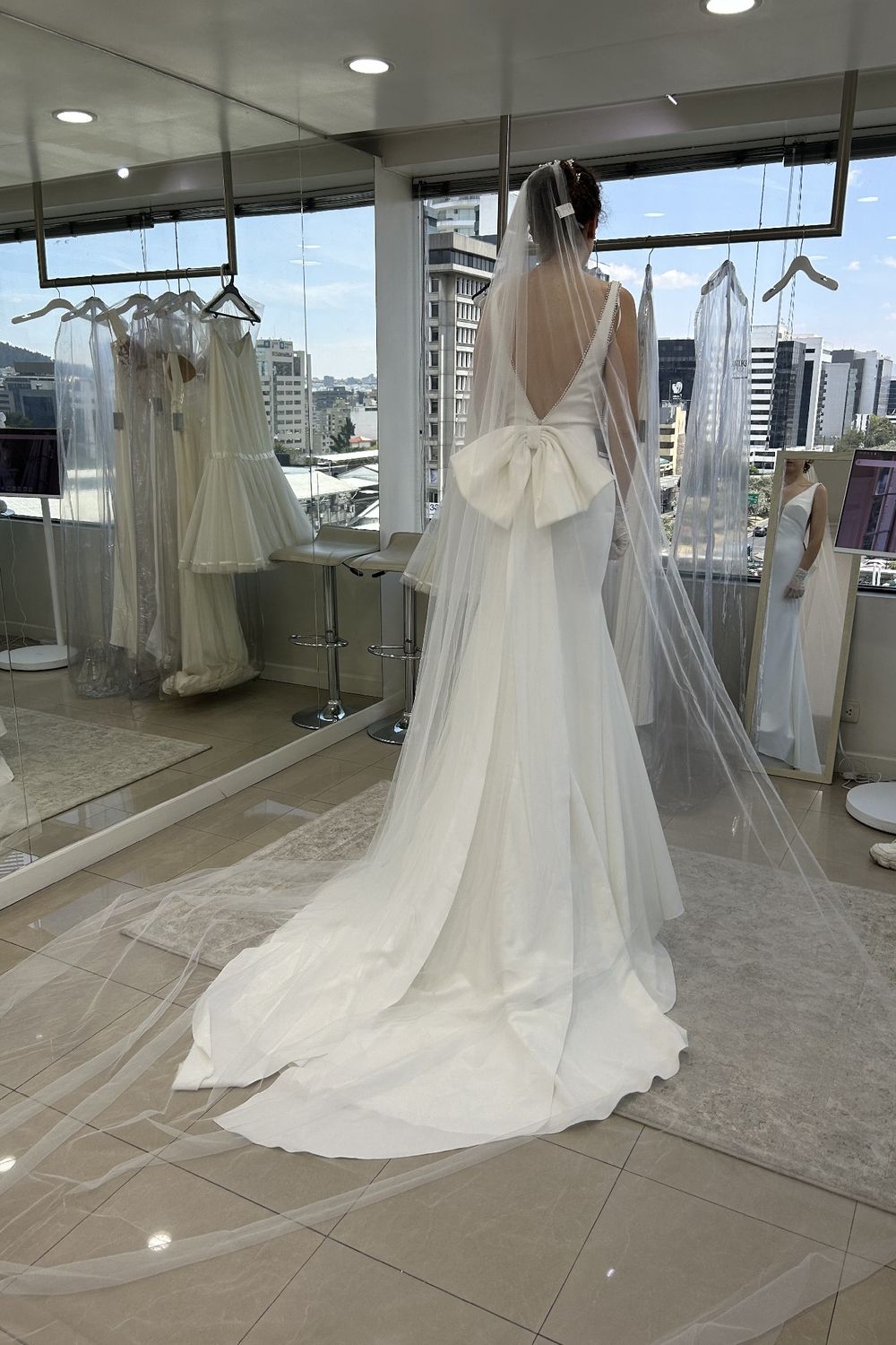 Timeless Elegance: Lady Roi's Accessible Luxury Collection