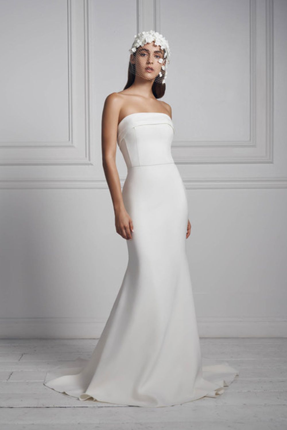 Effortless Elegance: The Modern Appeal of V-Neck Short Wedding Dresses