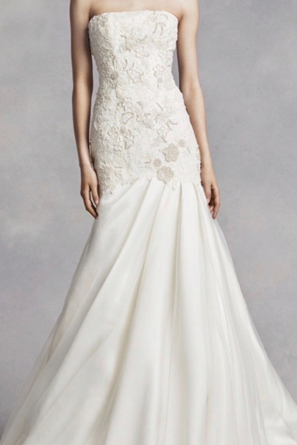 The Enduring Allure of Vera Wang White's Fit and Flare Silhouette