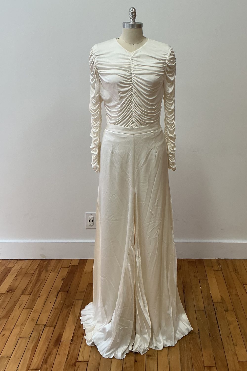 Marta Marti SL: Spanish Bridal Artistry Within Reach