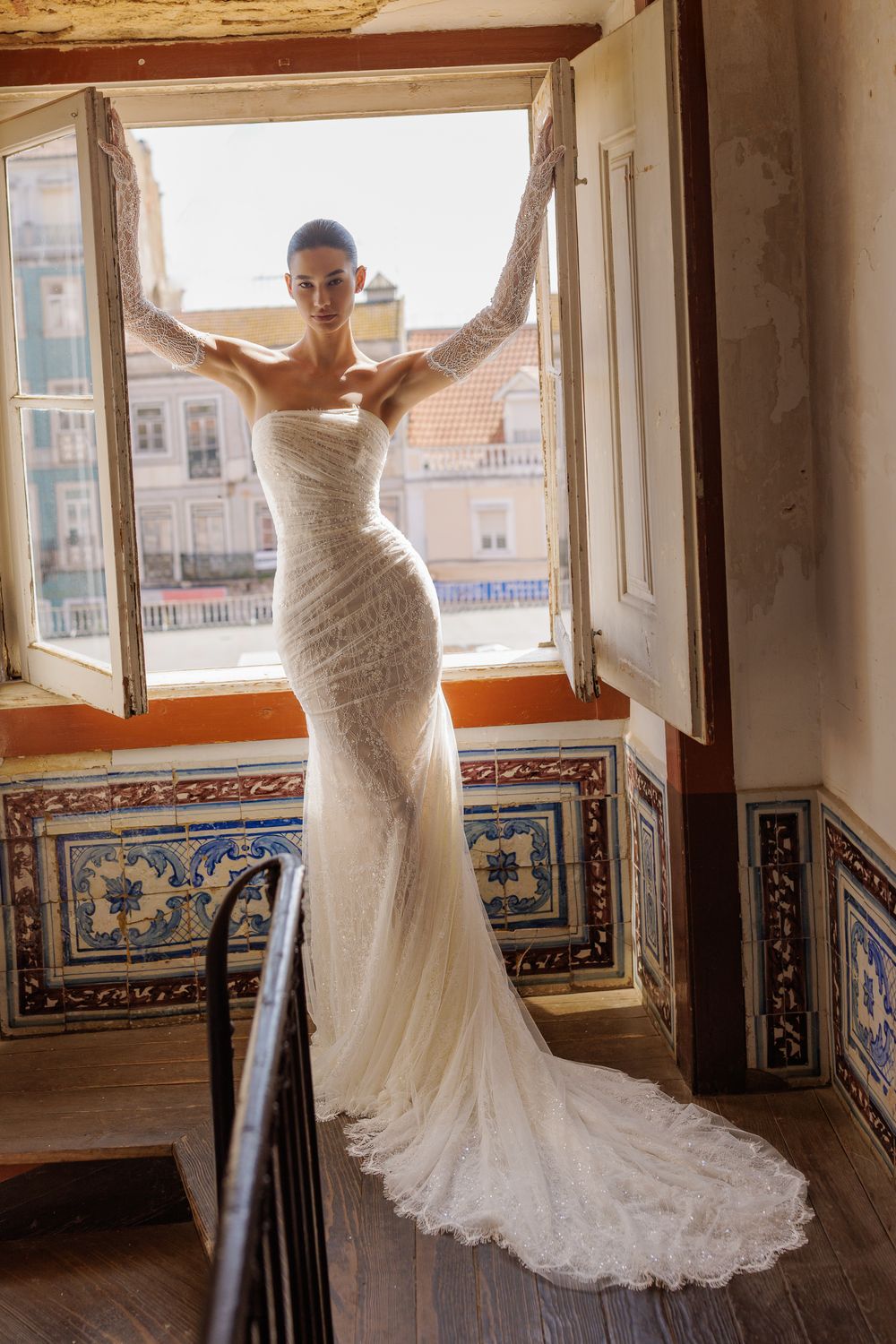 Sleek, Sculptural, Sublime: Wona Concept Sheath Gowns Worth Knowing