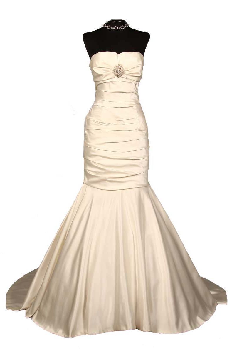 Sand, Sea & Silk: How to Find Your Perfect Elegant Beach Wedding Gown
