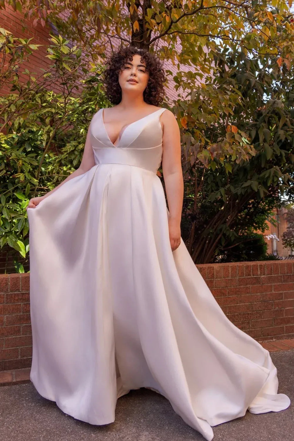 Effortless Elegance: Vow'd's Sophisticated Designs Under $900