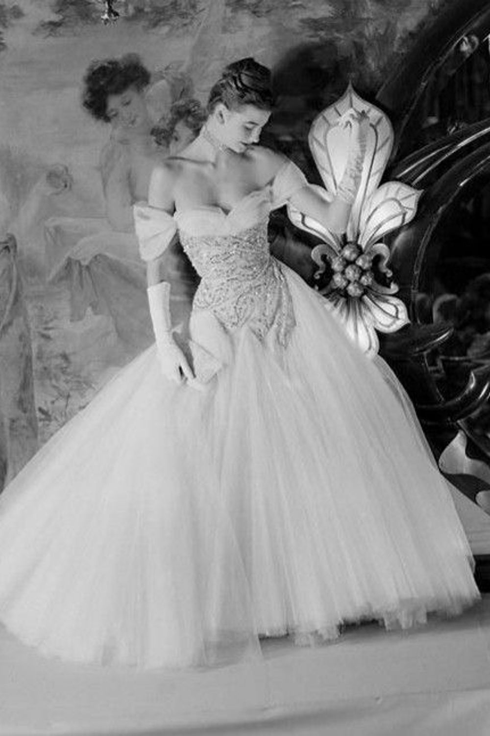 The Eternal Grace of 1950s Wedding Dresses: Timeless Elegance Reimagined