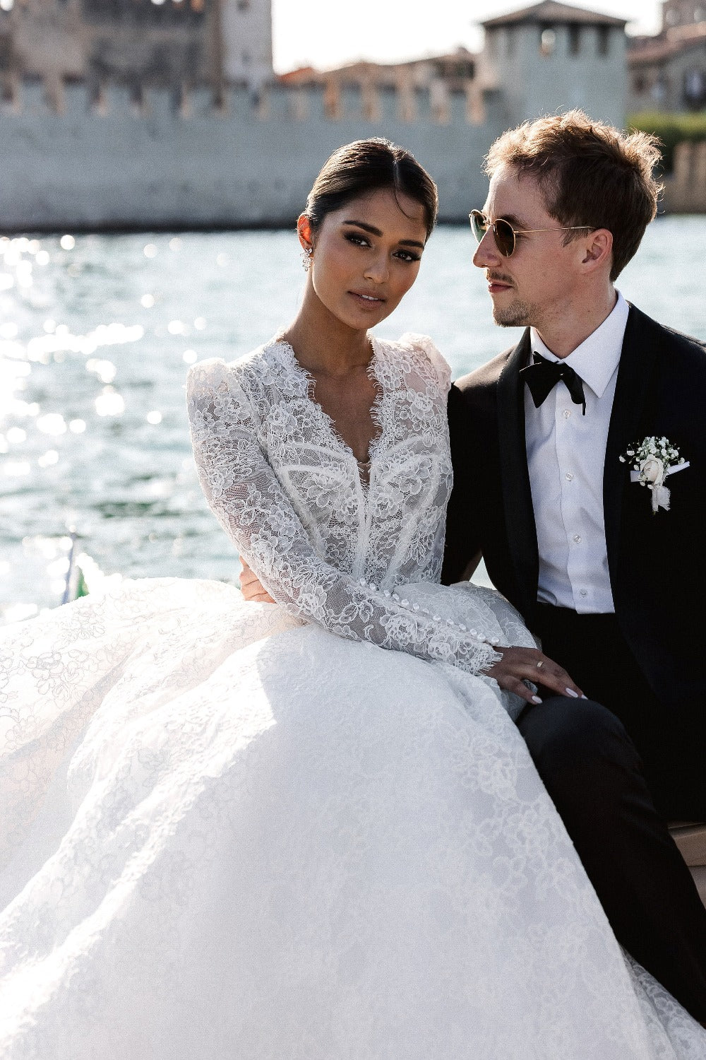 The Art of the Bridal Veil: From Cathedral Drama to Delicate Birdcage