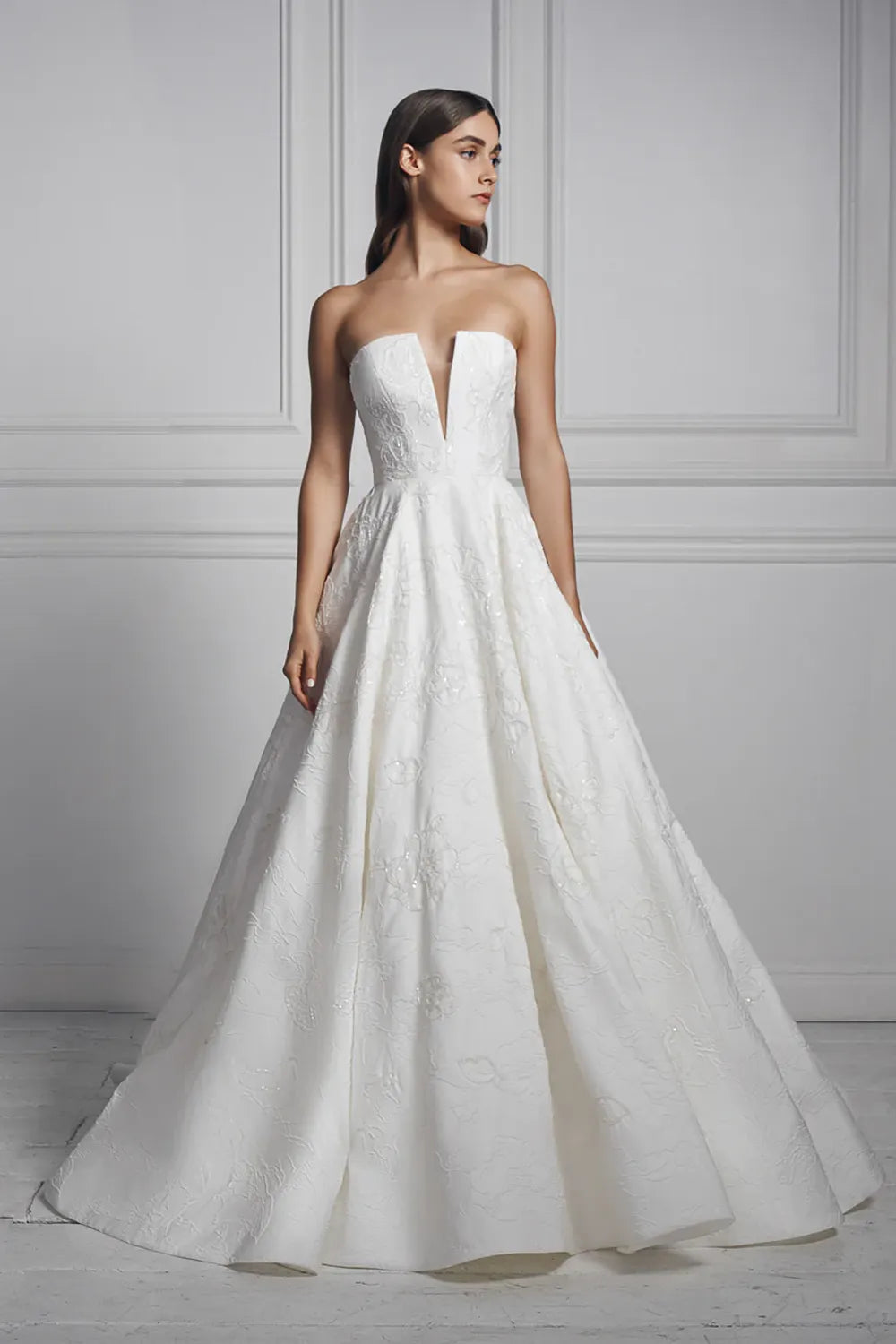 The Artistry of Anne Barge: Timeless Ball Gowns for the Modern Bride