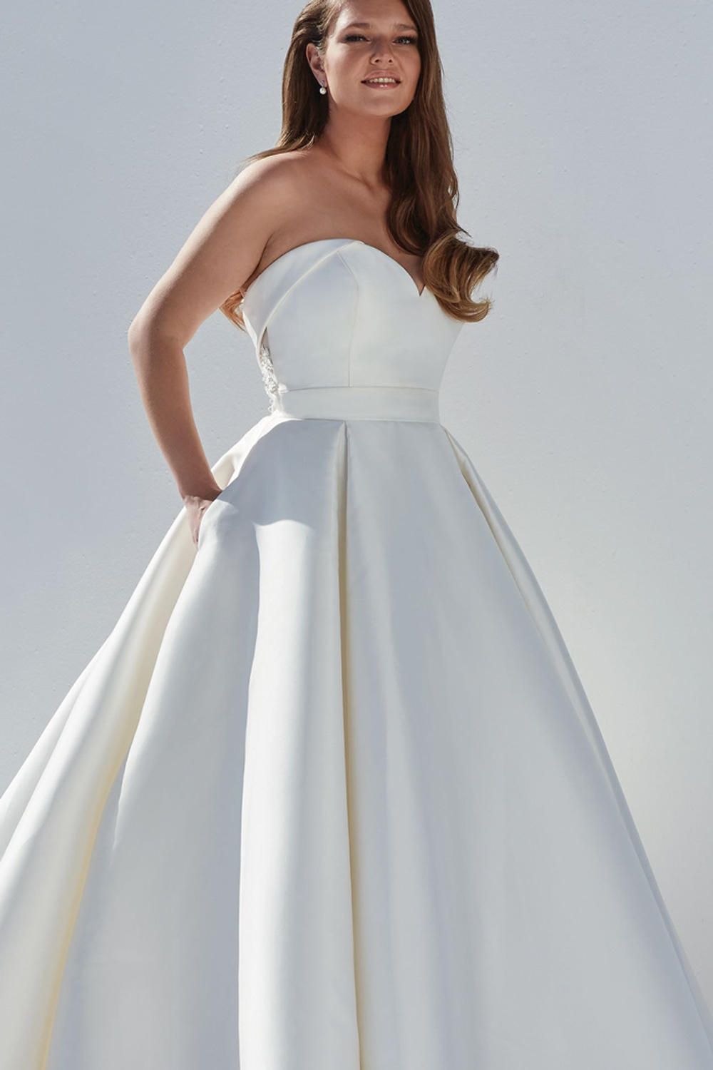 The Timeless Appeal of Justin Alexander: Designer Gowns That Define Elegance
