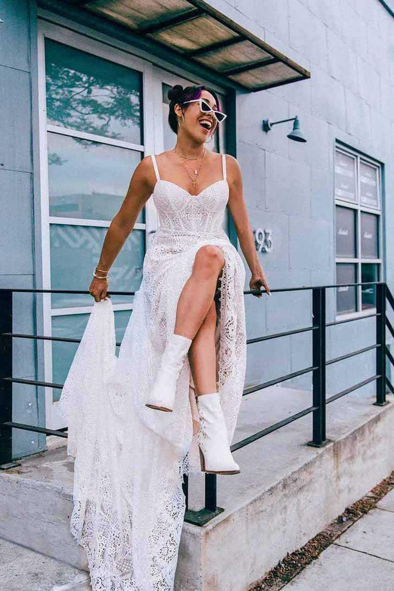 casual beach wedding dresses for older brides Barefoot & Brilliant: The Best Mature How to style our