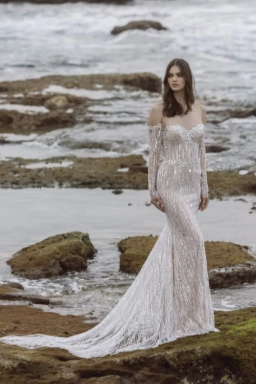 Your Dress Deserves a Second Love: The Smart Bride's Guide to Selling & Finding Pre-Owned Wedding Gowns