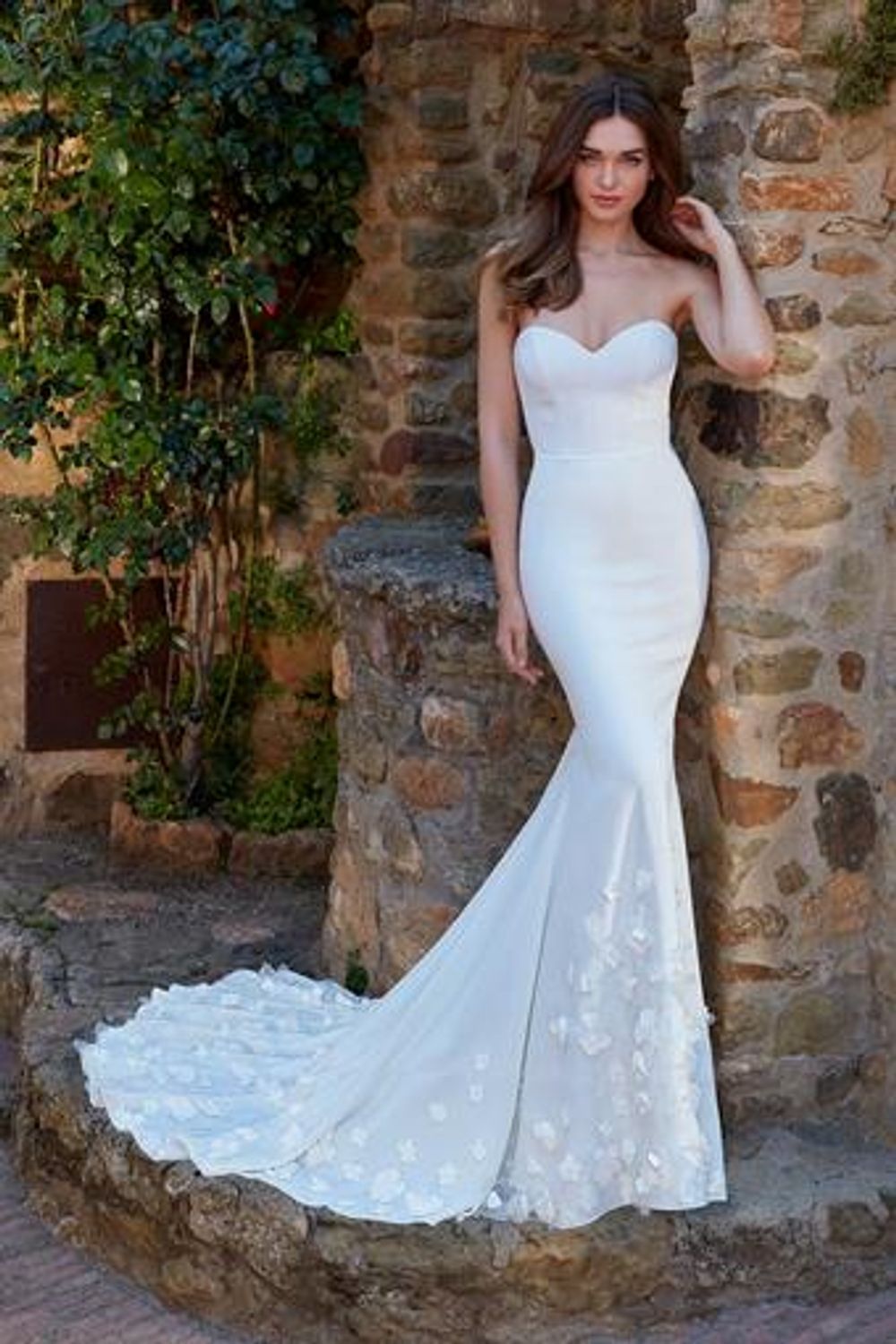 Luminous Love: The Enchanting World of Crystal Beaded Wedding Gowns