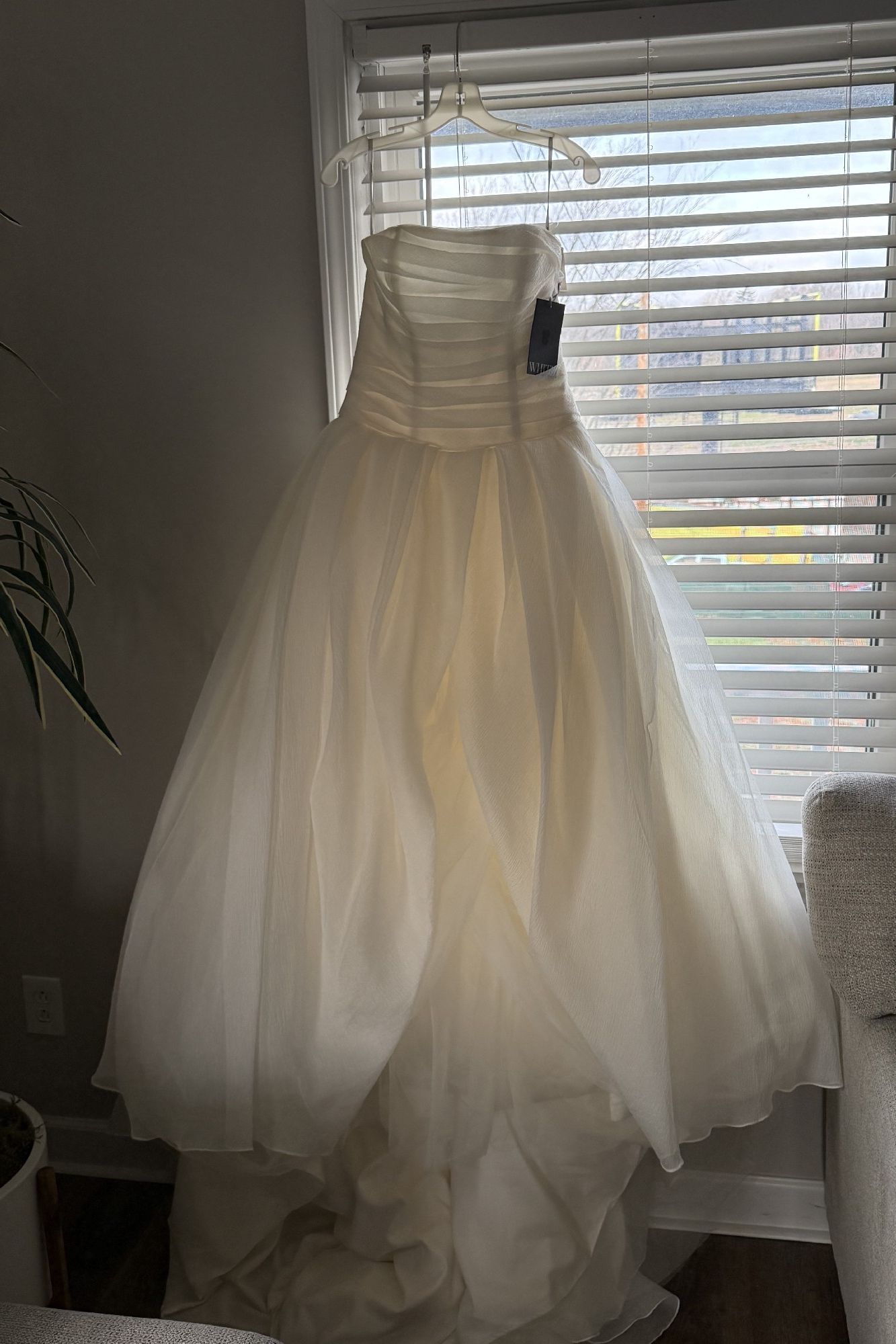 The Vera Wang White A-Line: Understated Luxury, Timeless Proportion