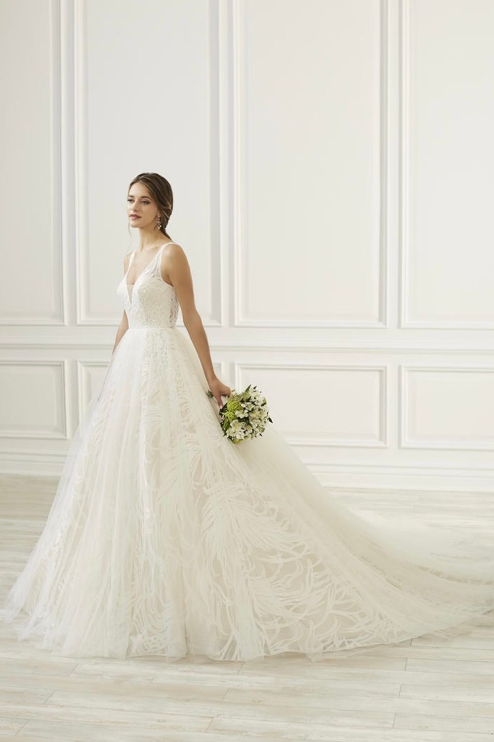 Adrianna Papell's Timeless Ball Gown Legacy: Where Classic Romance Meets Modern Sophistication