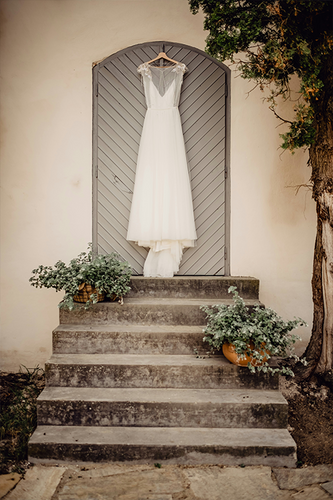 The Complete Guide to Selling Your Wedding Gown Online