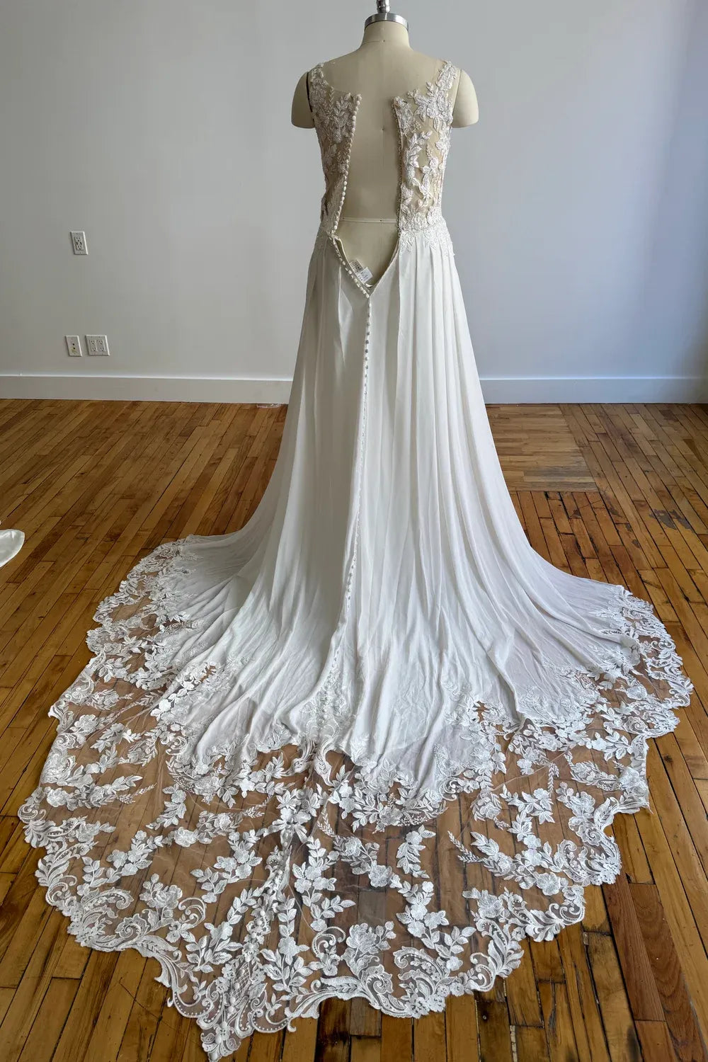 Allure Bridals 9905XS 2
