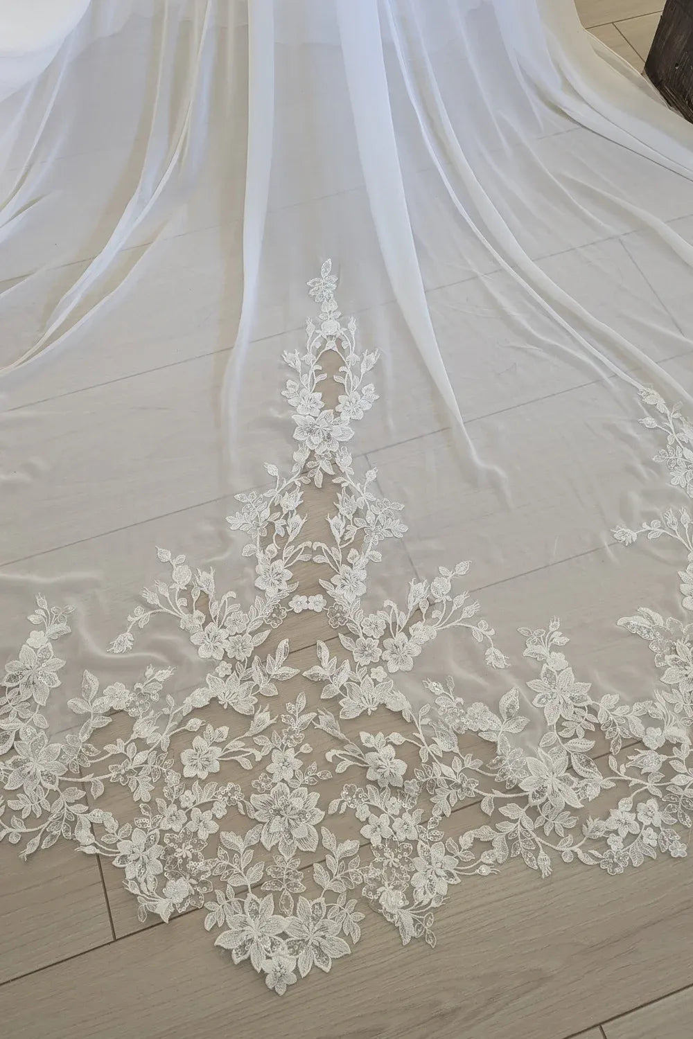 Enzoani Etoile Aerin 7