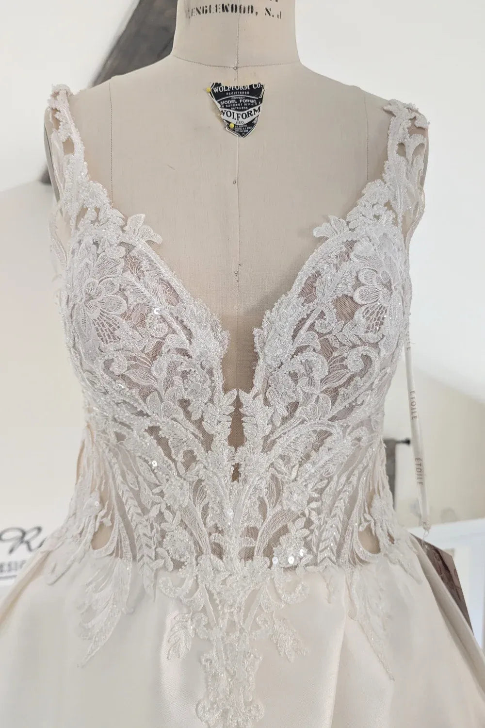 Enzoani Etoile Dutchess  8