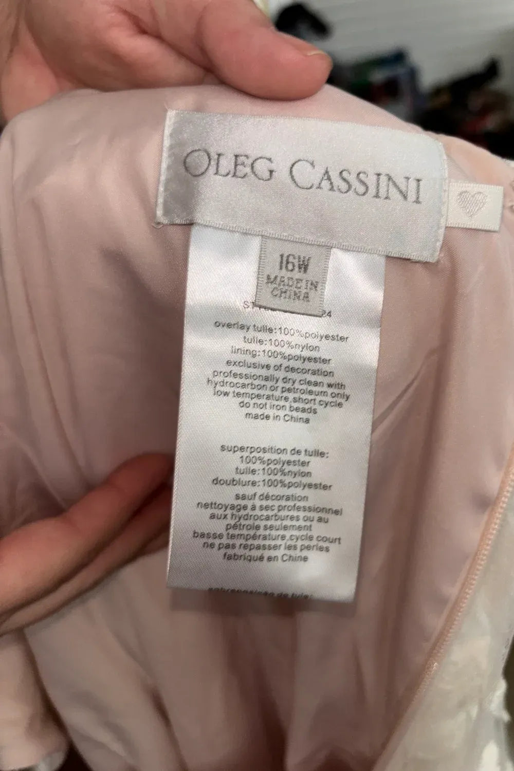 •	Oleg Cassini CWG924 4