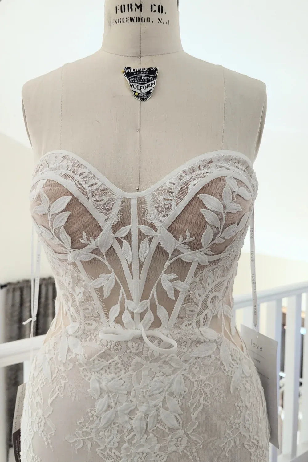 Enzoani Cadence 9