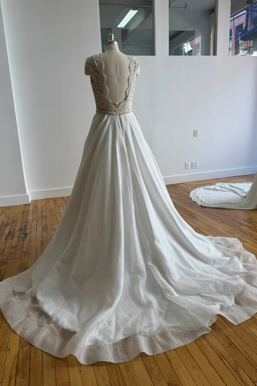 Paloma Blanca 4904 2
