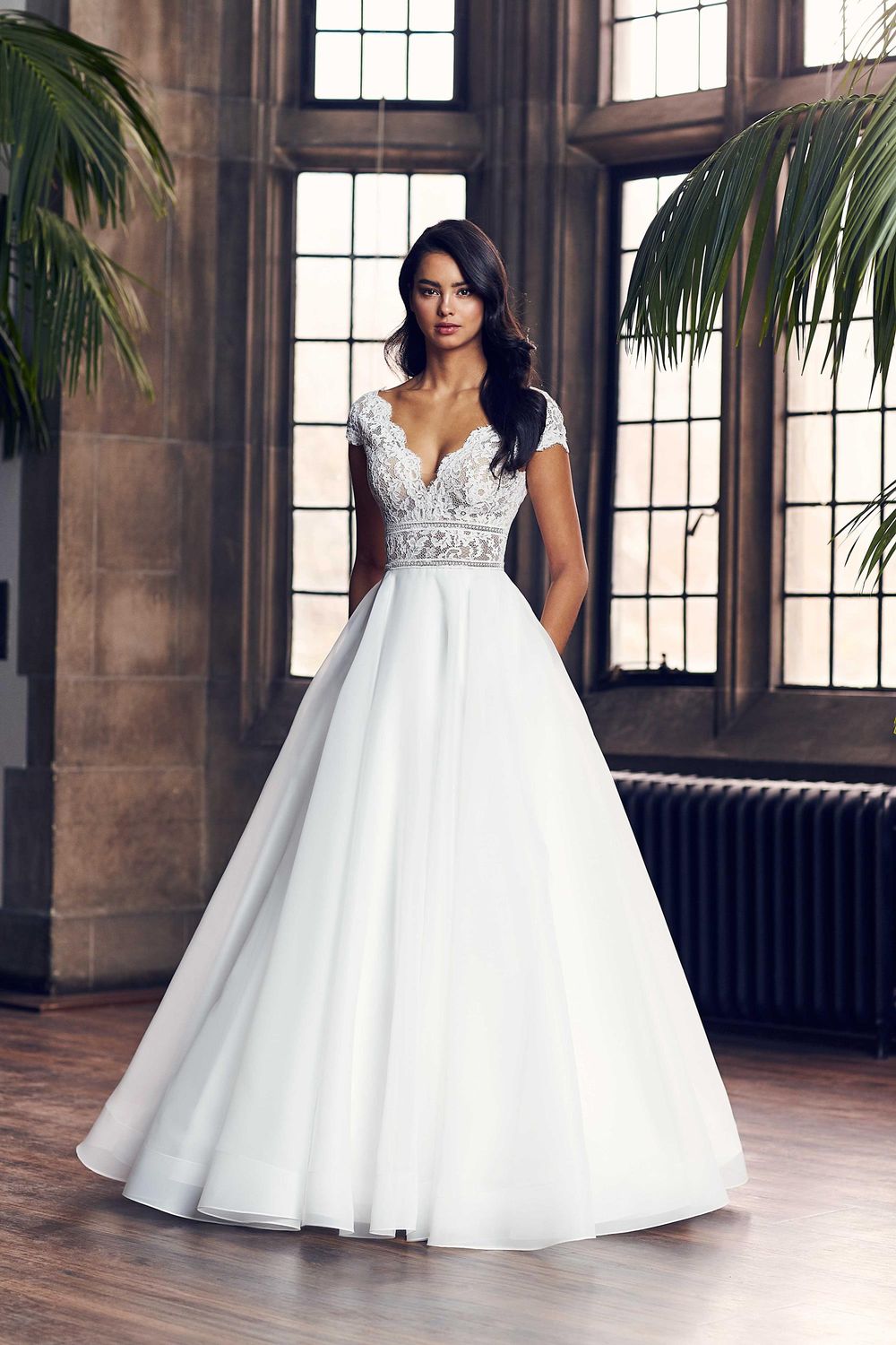 Paloma Blanca 4904 7