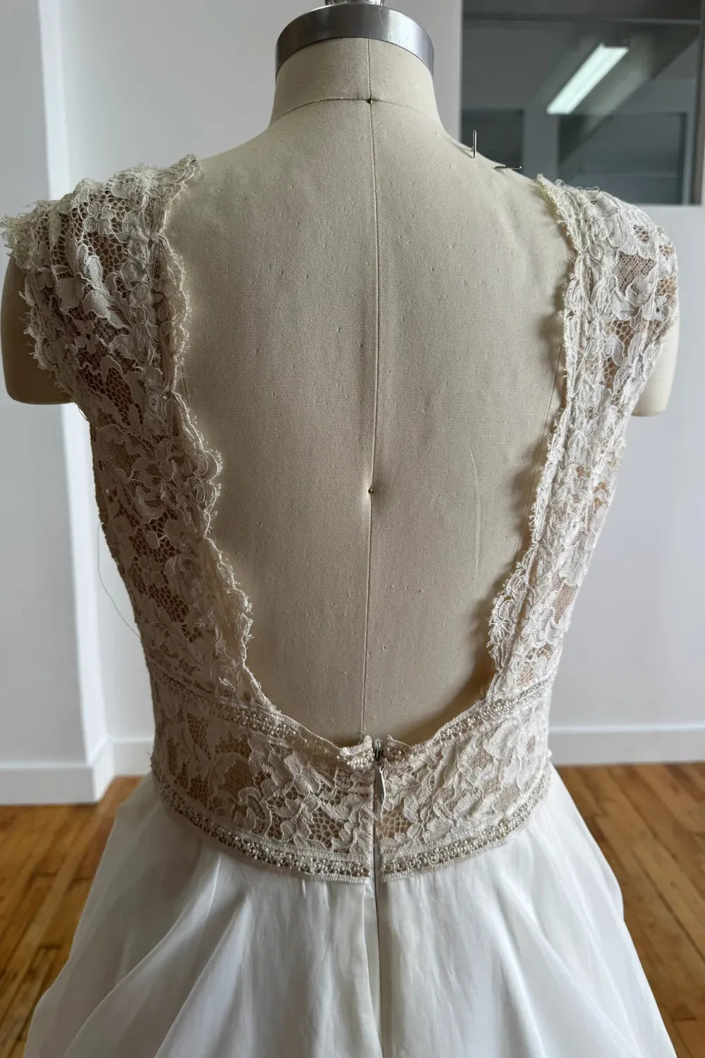 Paloma Blanca 4904 3