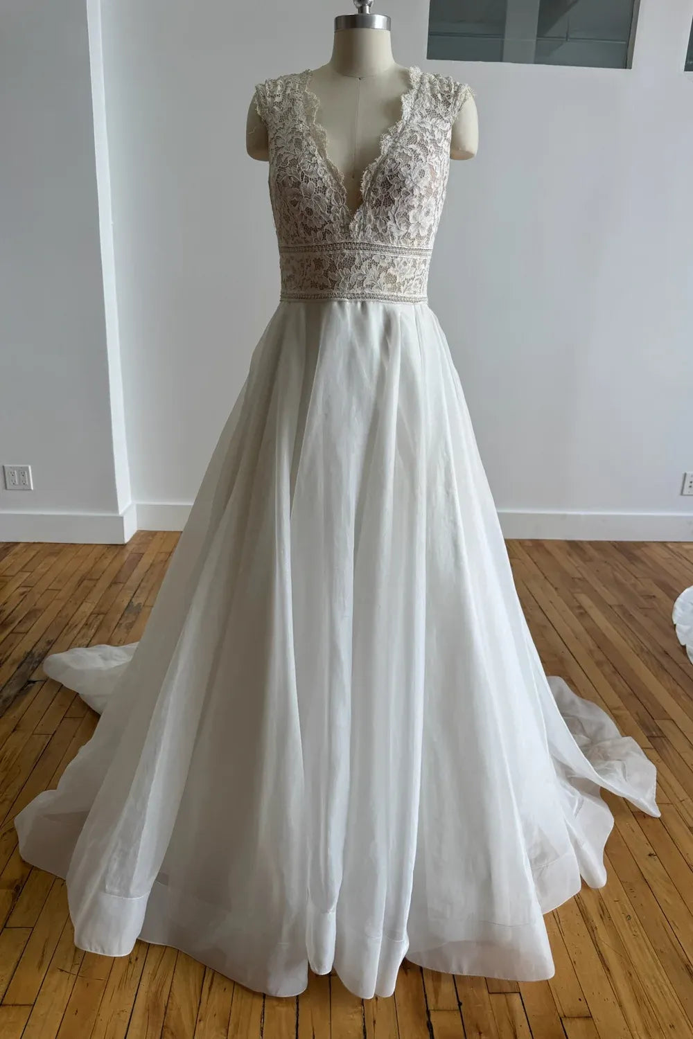 Paloma Blanca 4904 0