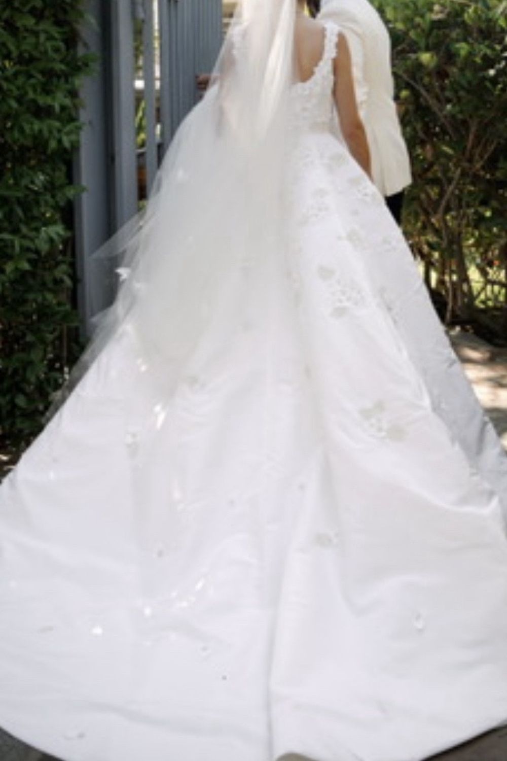 Oscar de la Renta Embroidered Gown 4