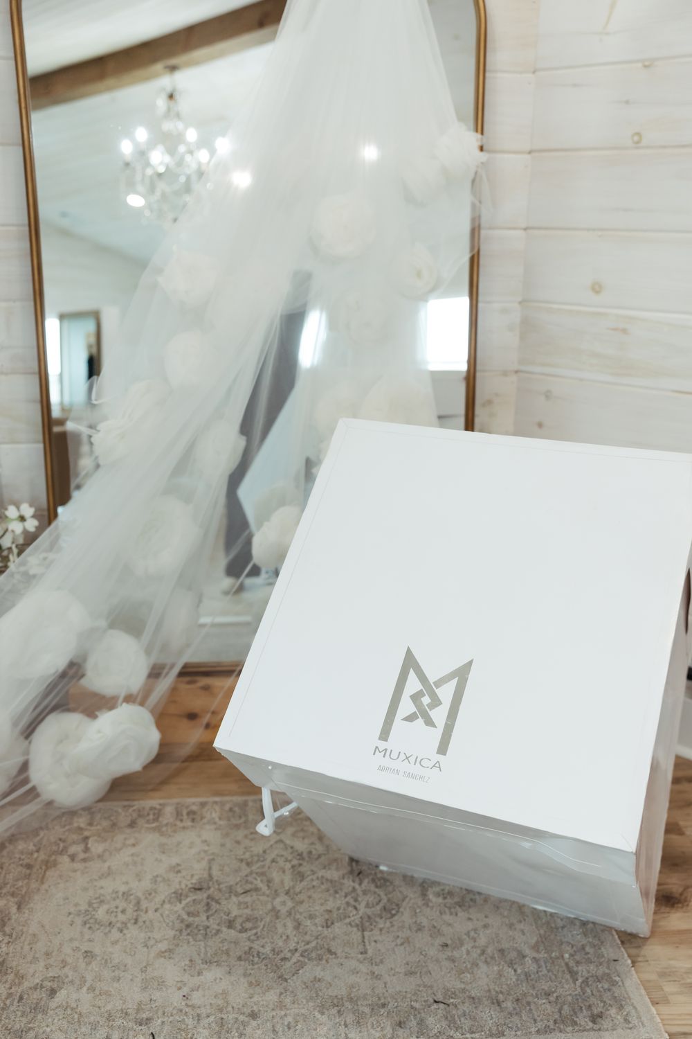 Used adrian muxica Custom Design Veil