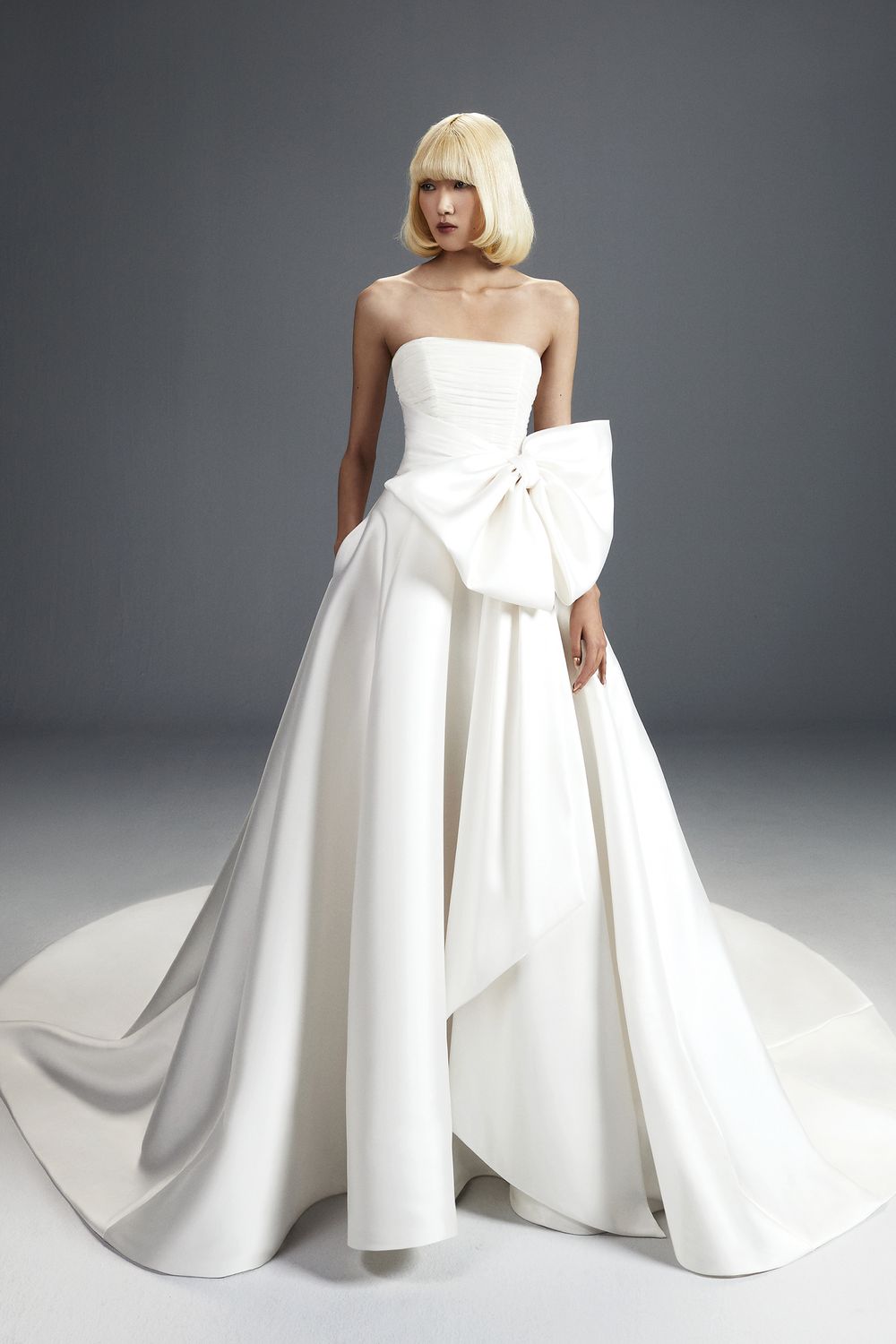 Viktor & Rolf TALES OF PERLS GOWN 0