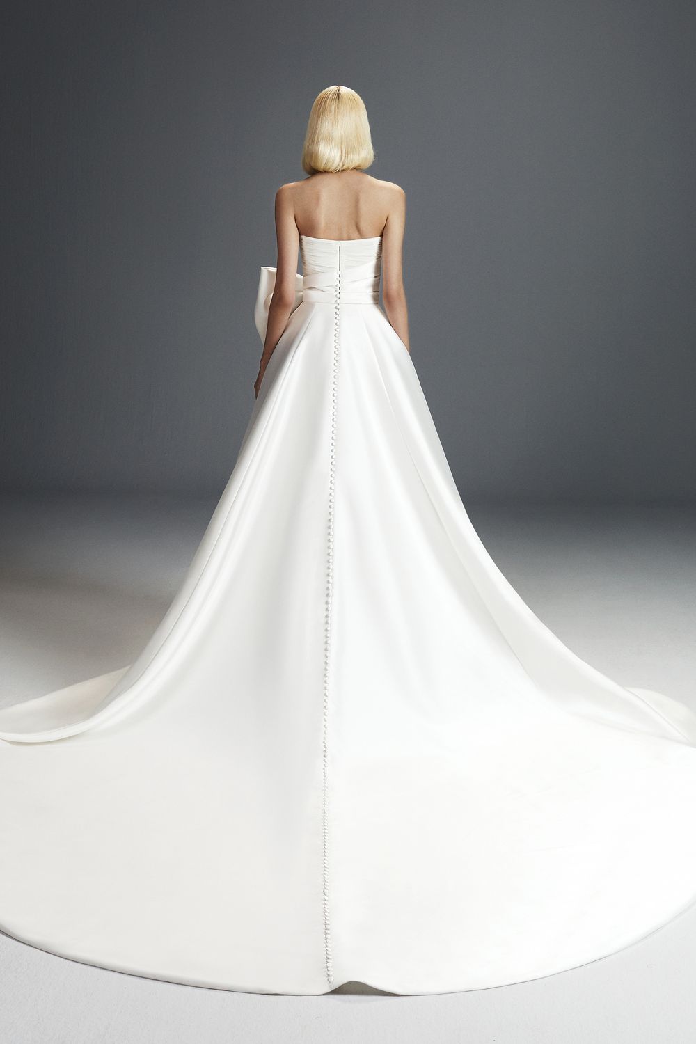 Viktor & Rolf TALES OF PERLS GOWN 1
