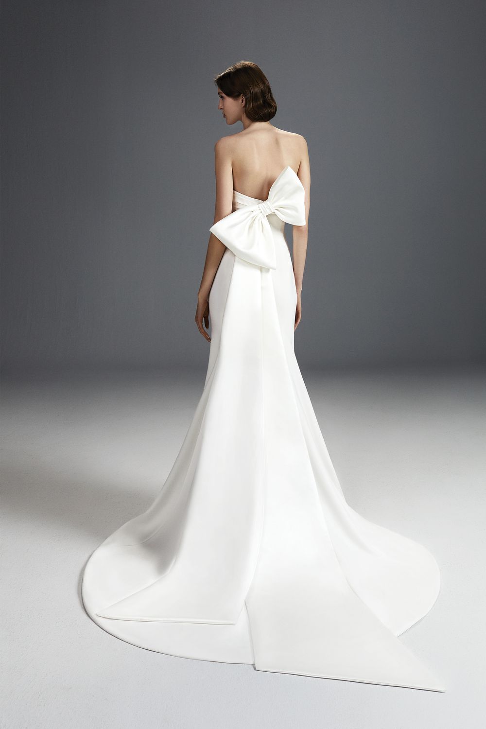 Viktor & Rolf SCULPTED BOW GOWN 1