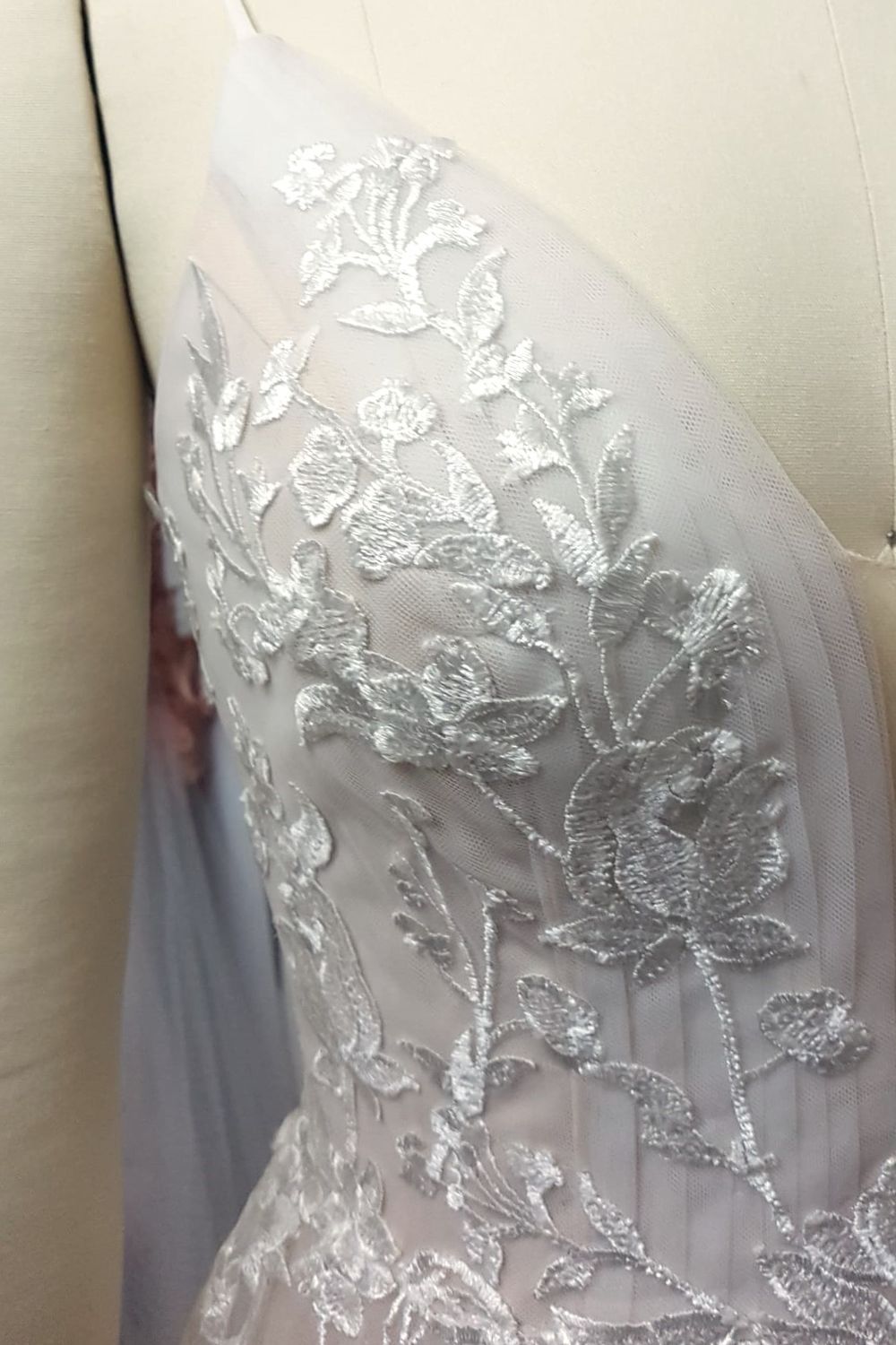 Eti Brener Romantic Lace Bridal Gown with Long Train Size 8 3