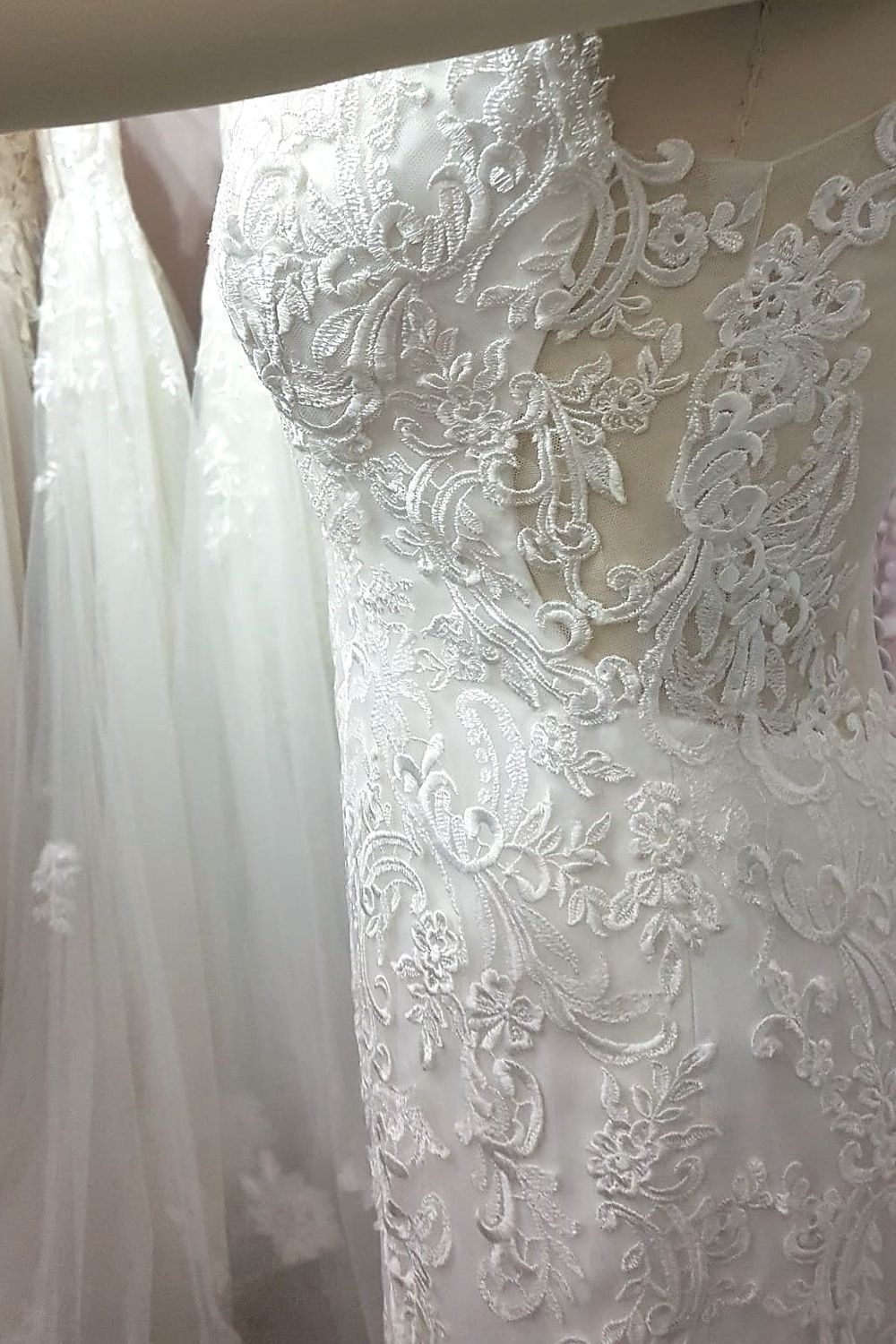 Eti Brener Timeless Ivory lace Elegance Size 6 4