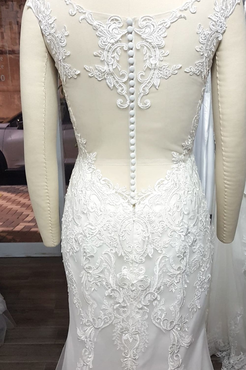 Eti Brener Timeless Ivory lace Elegance Size 4 5