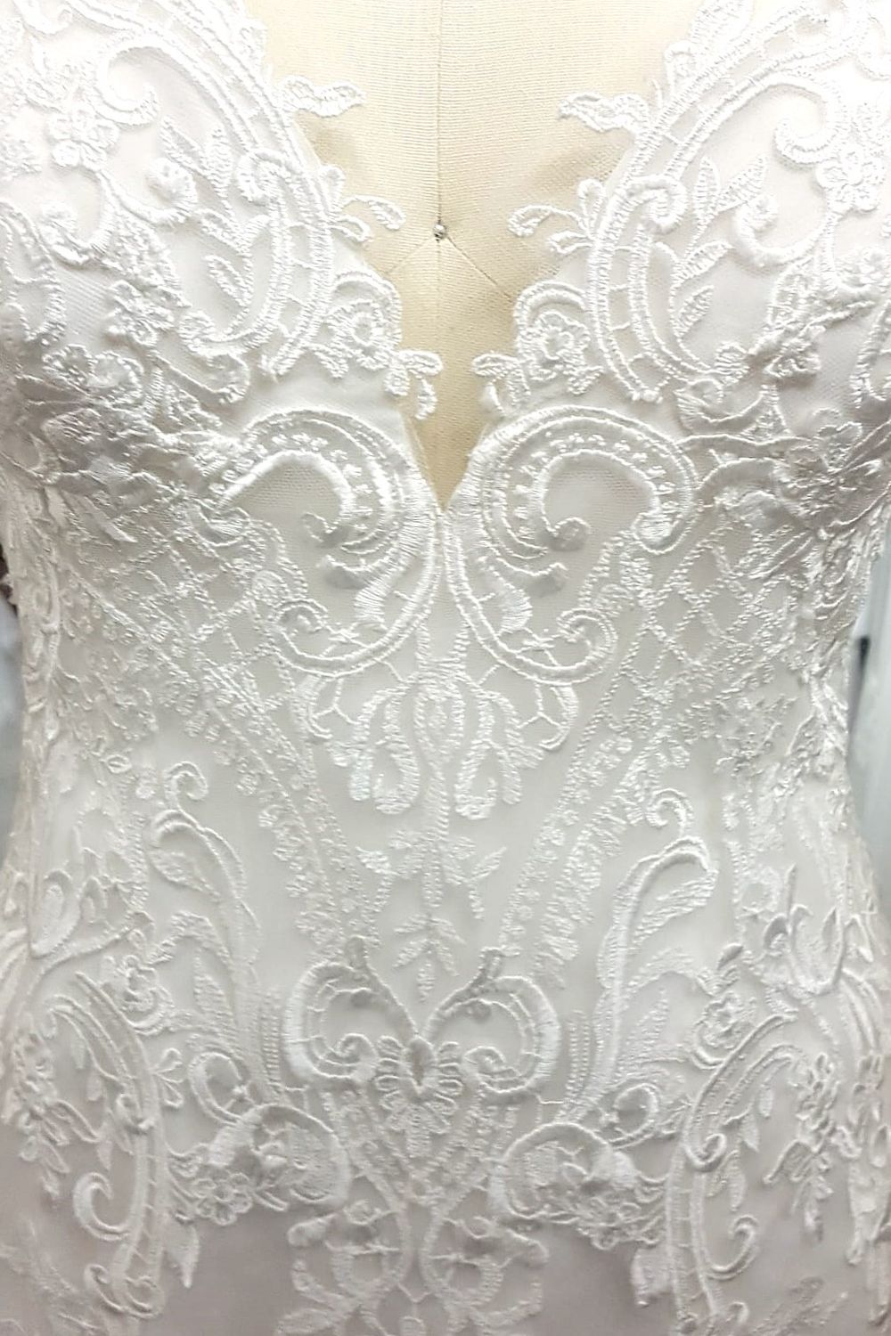 Eti Brener Timeless Ivory lace Elegance Size 4 4