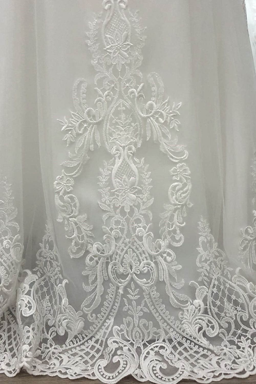 Eti Brener Timeless Ivory lace Elegance Size 4 7