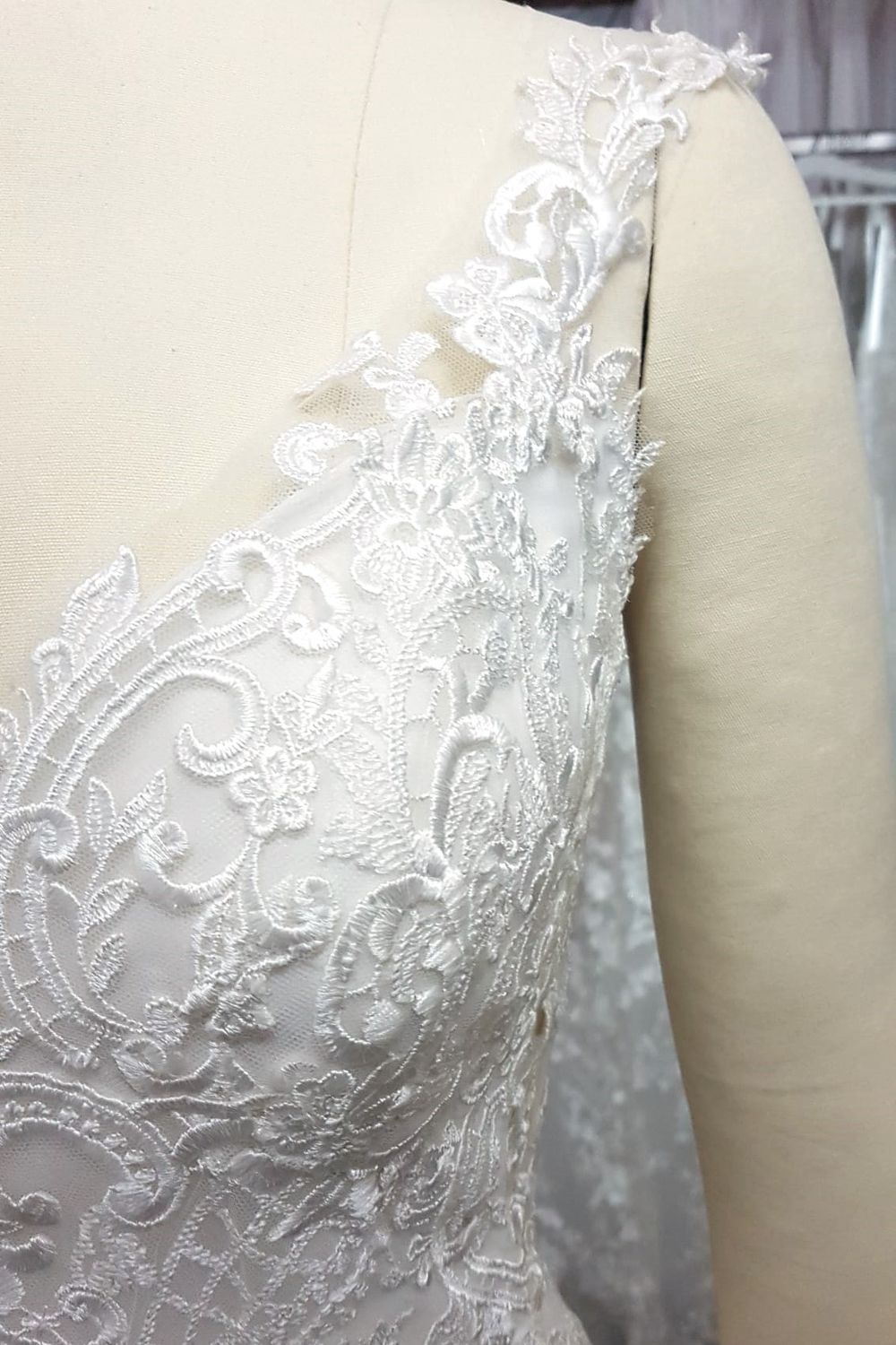 Eti Brener Timeless Ivory lace Elegance Size 8 3