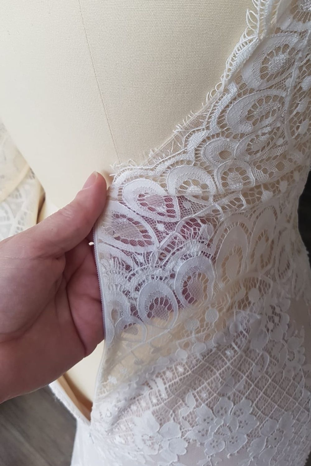 Eti Brener Geometric Floral Lace Mermaid Gown Size 4 9