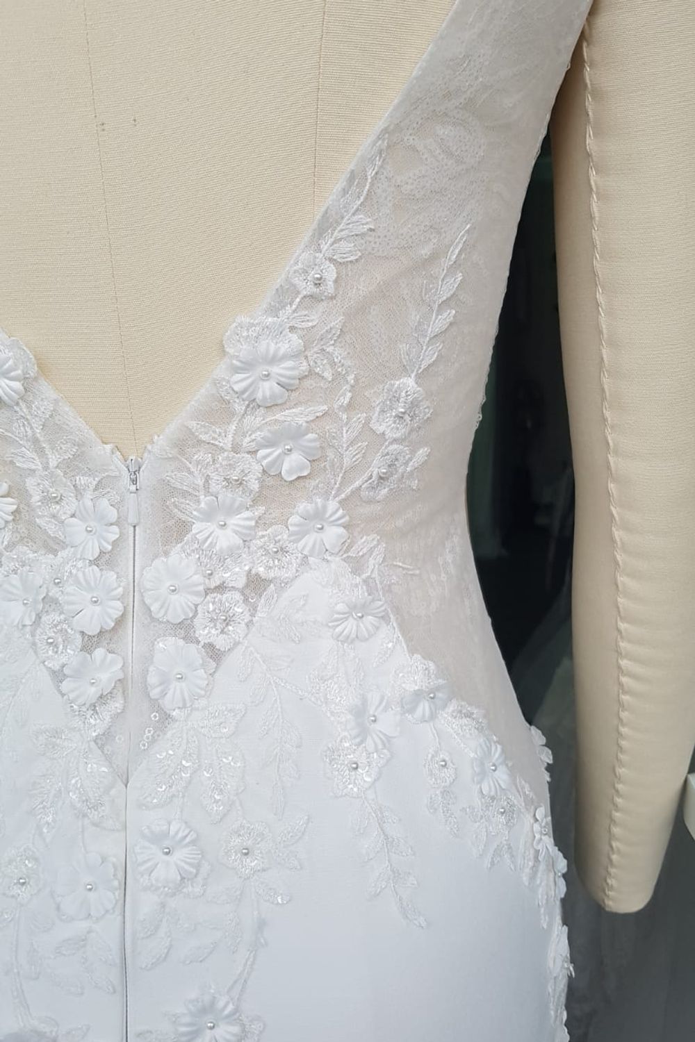 Eti Brener Fit and Flare Ivory Bridal Gown Size 6 5