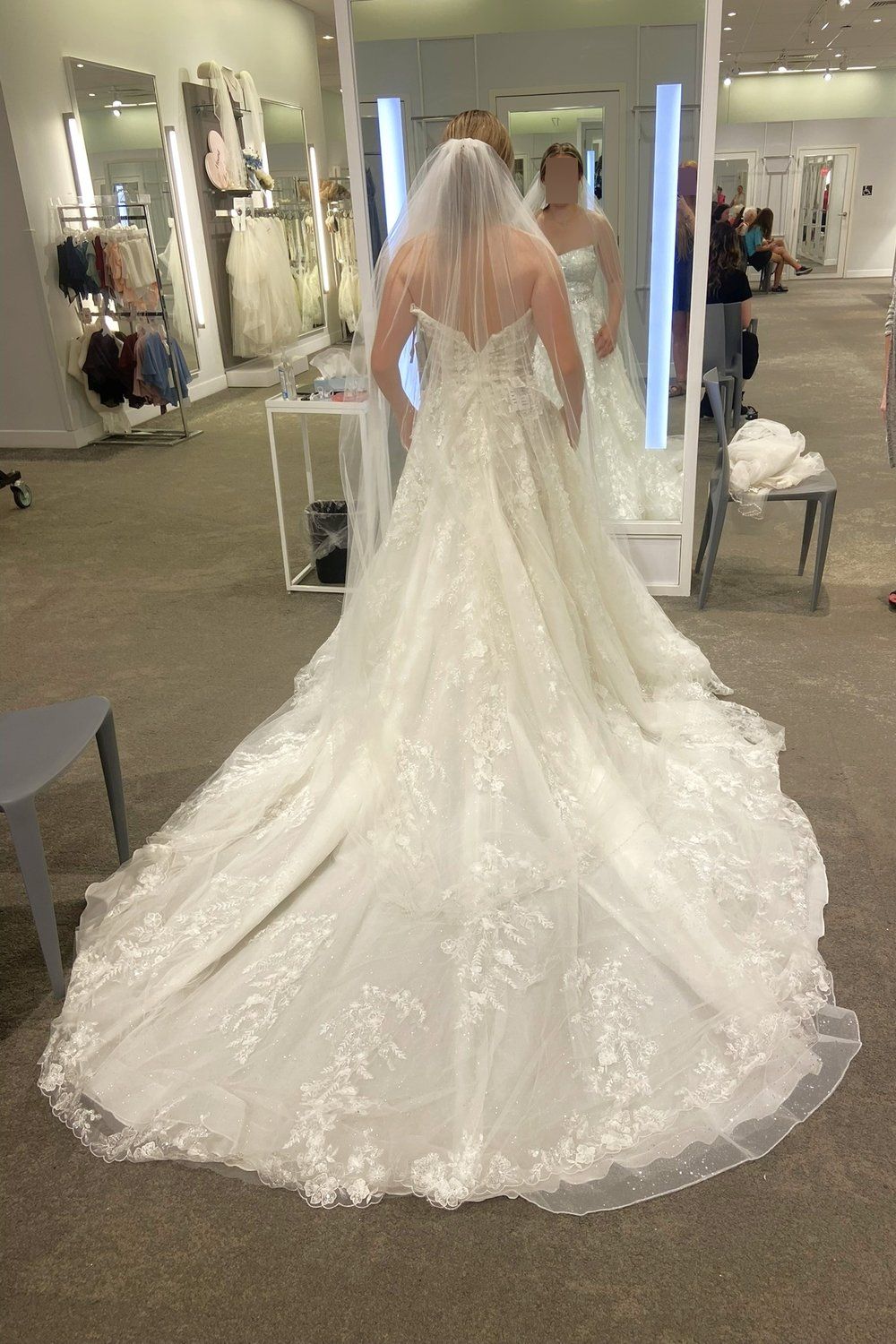Oleg Cassini CWG958 with Veil 10