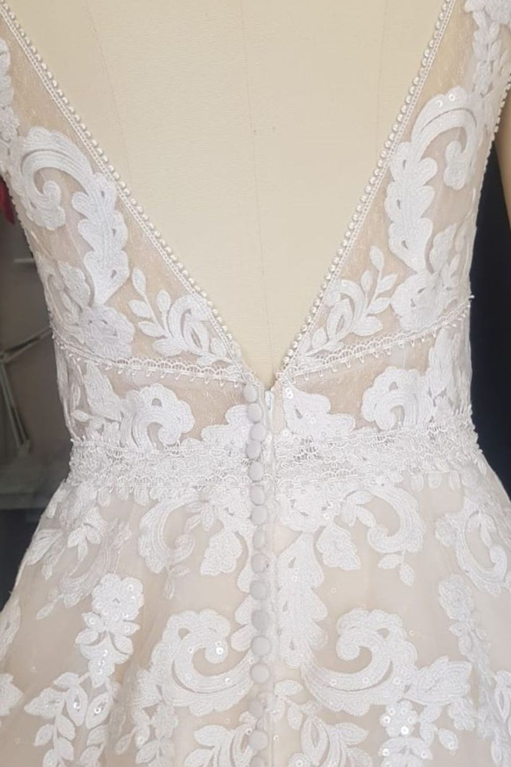 Eti Brener Timeless Ivory Lace A-Line Gown Size 6 4