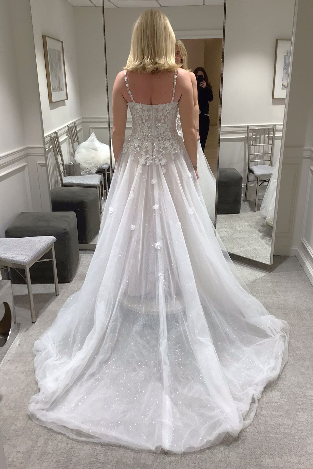 Essense of Australia D4148 with Veil 7