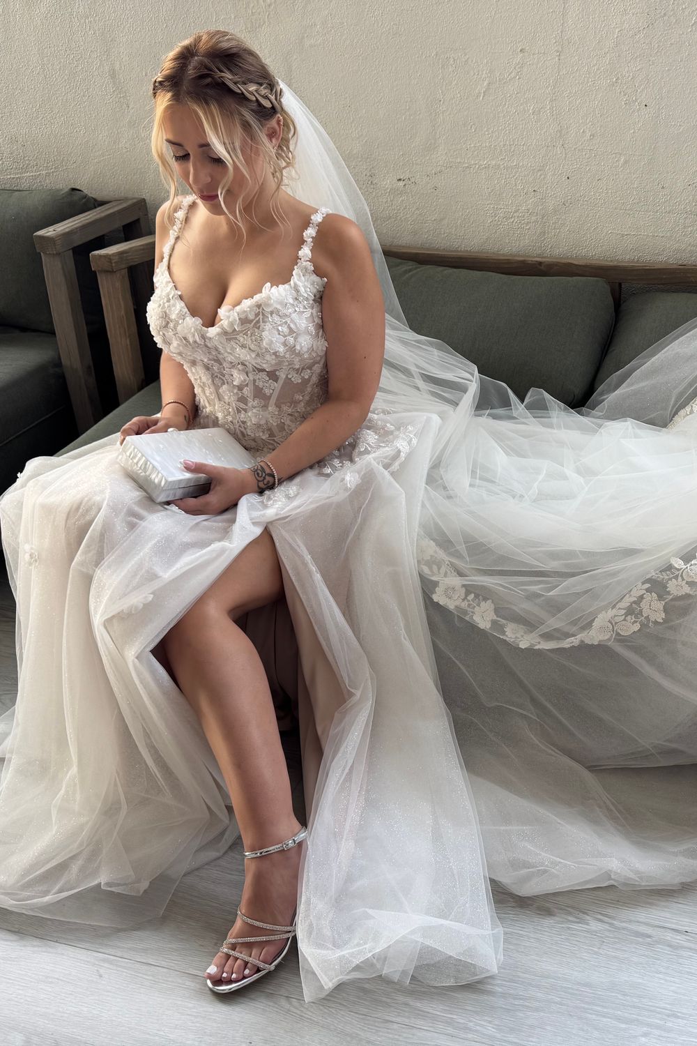 Essense of Australia D4148 with Veil 1