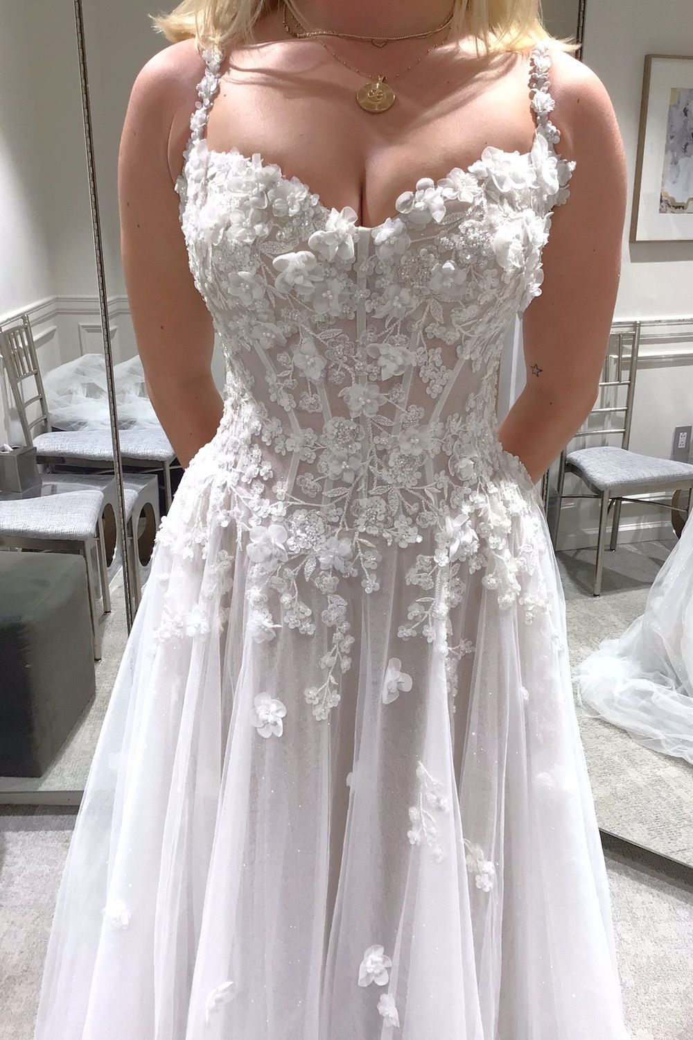 Used Essense of Australia D4148 with Veil Wedding Dress